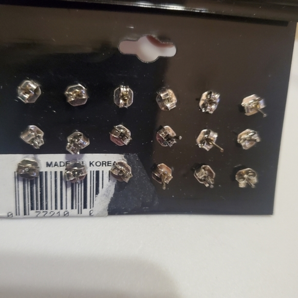 NWOT Earrings - Picture 2 of 2